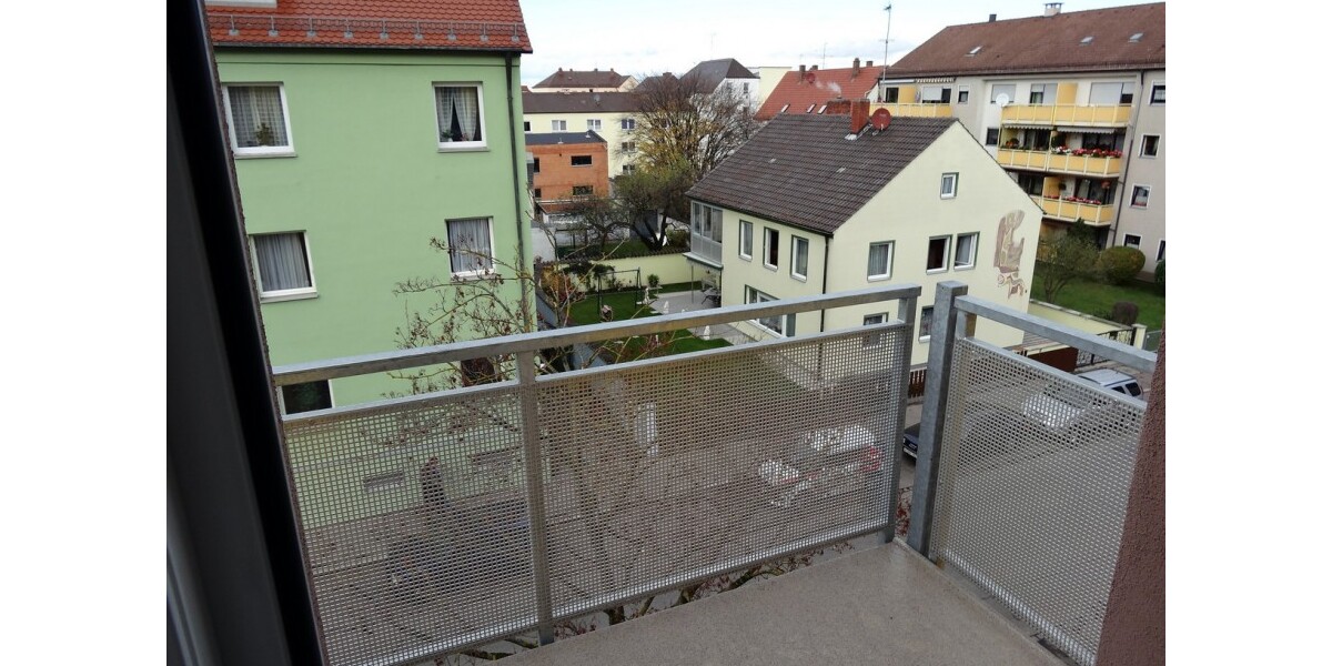 W5 Balkon zur Straße 1