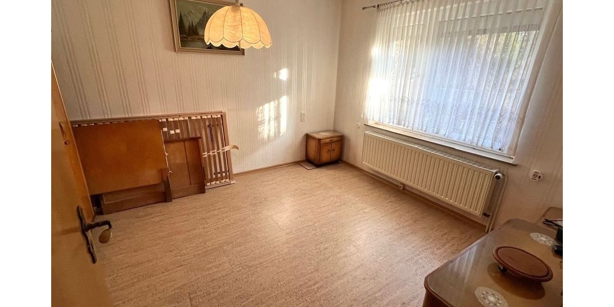 Gäste- oder Bürozimmer (EG)