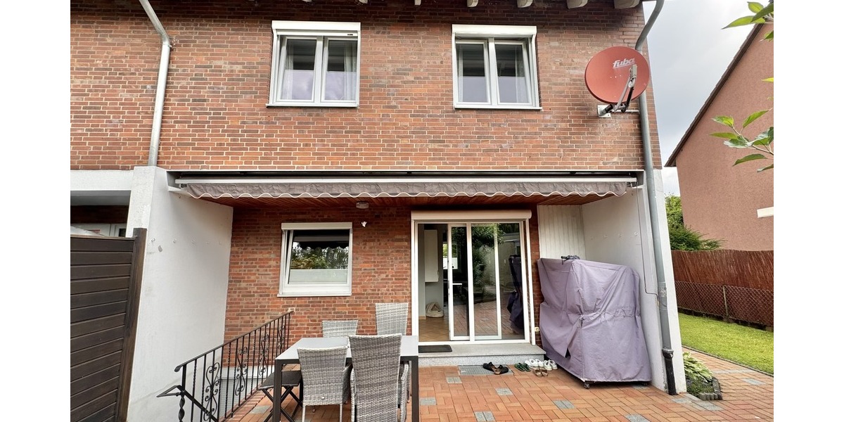 Rückansicht mit Terrasse