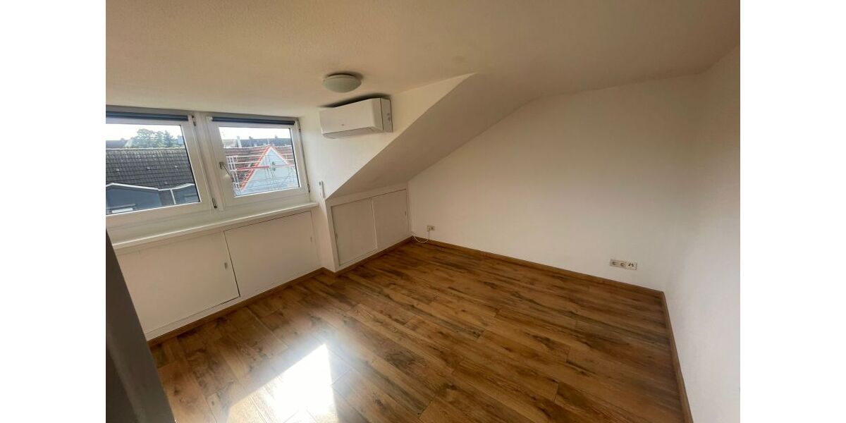 Wohnzimmer - Raumansicht Eingang leer