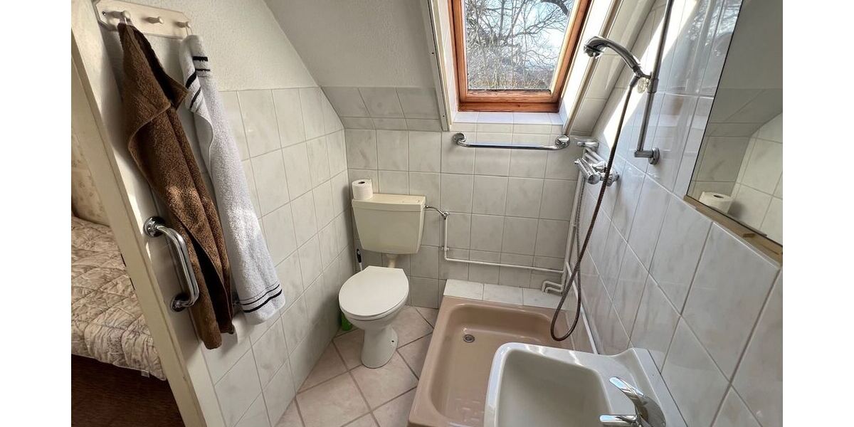Kleines Bad mit Zugang zur ...