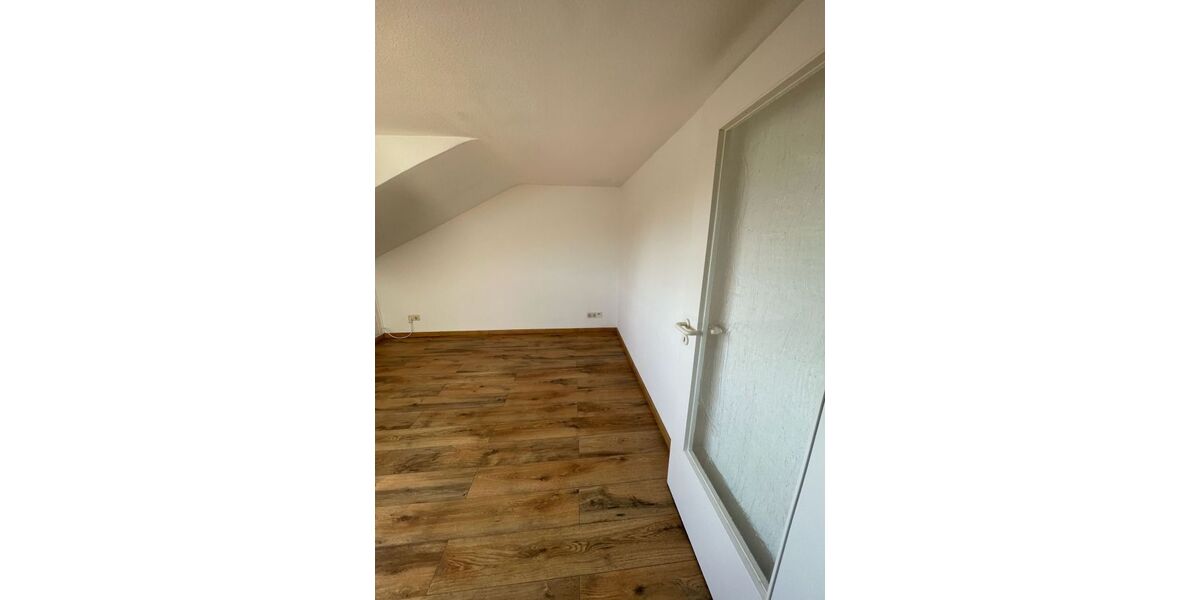 Wohnzimmer Eingangstür leer