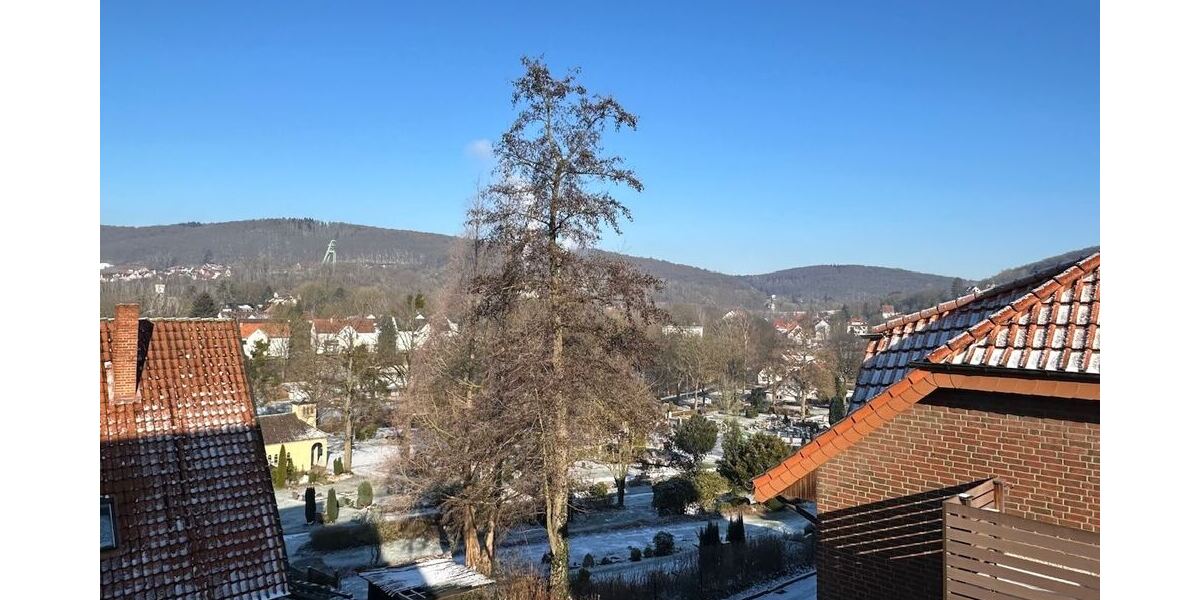 über Bad Salzdetfurth (DG).