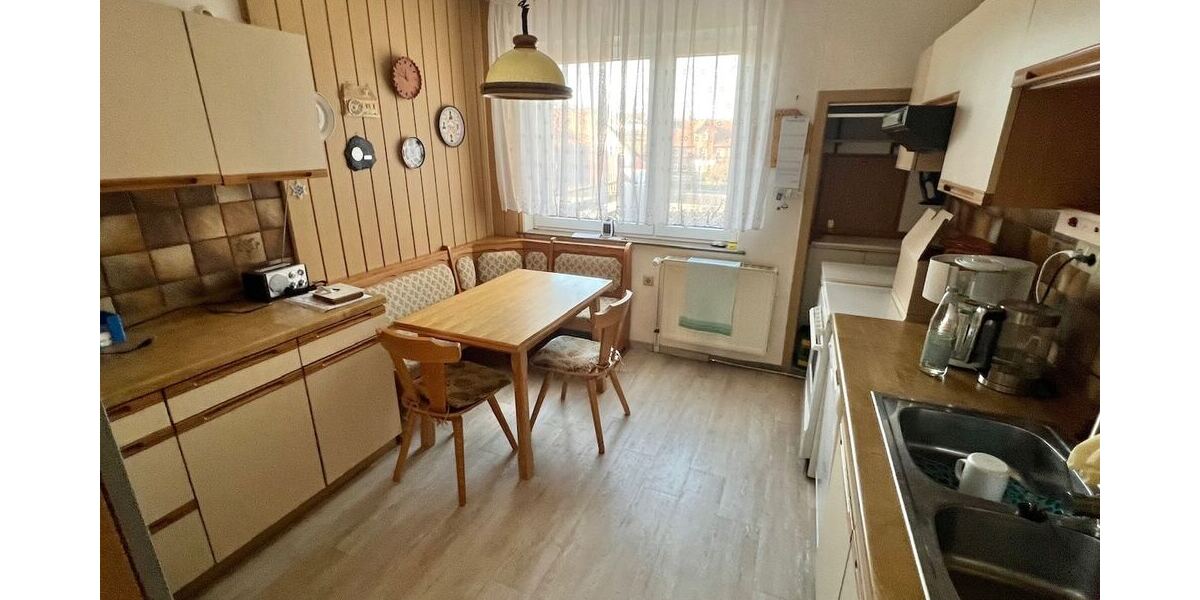Küche mit Sitzgelegenheit (EG)