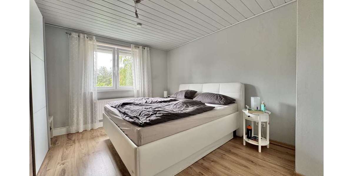 Großes Schlafzimmer ...