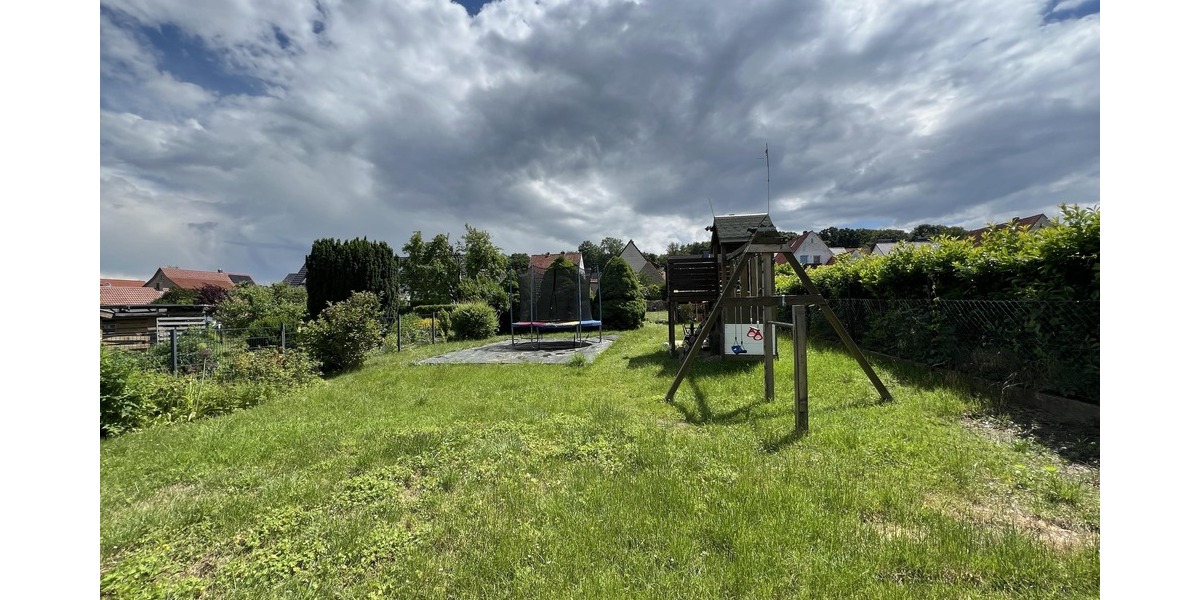 Garten mit Spielgeräten