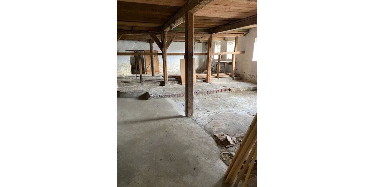 Historisches Ständerwerk im ehemaligen Wirtschaftsteil