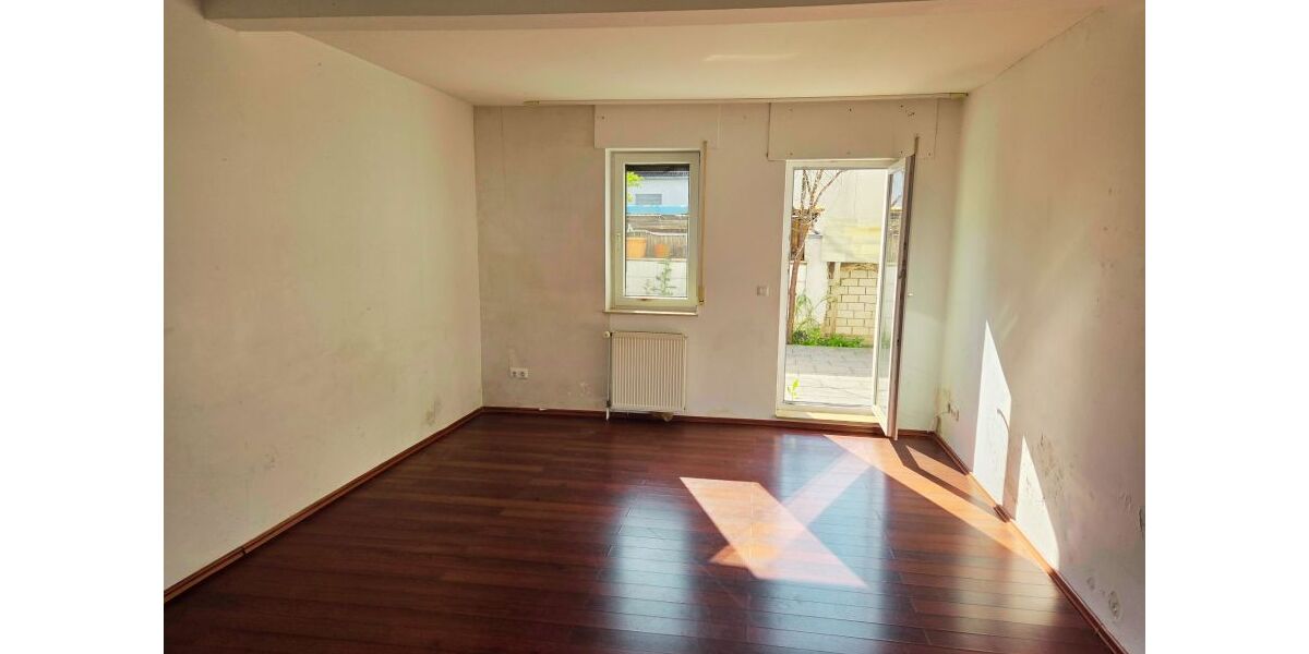 Zimmer 5 EG-Wohnzimmer Zugang Terrasse