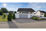 Provisionsfrei* Zweifamilienhaus mit 231 m², Ausbaupotenzial & Doppelgarage — provisionsfrei in Keltern-Weiler - Mehrfamilienhaus, Wohnhaus Keltern | Angebot:27113628