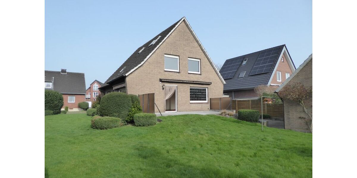 03_Haus Rückansicht und Garten