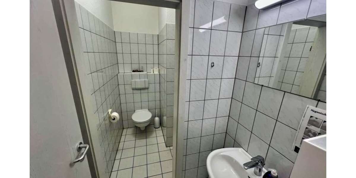 mit KI verändert - Sanitärbereich (Ausschnitt)
