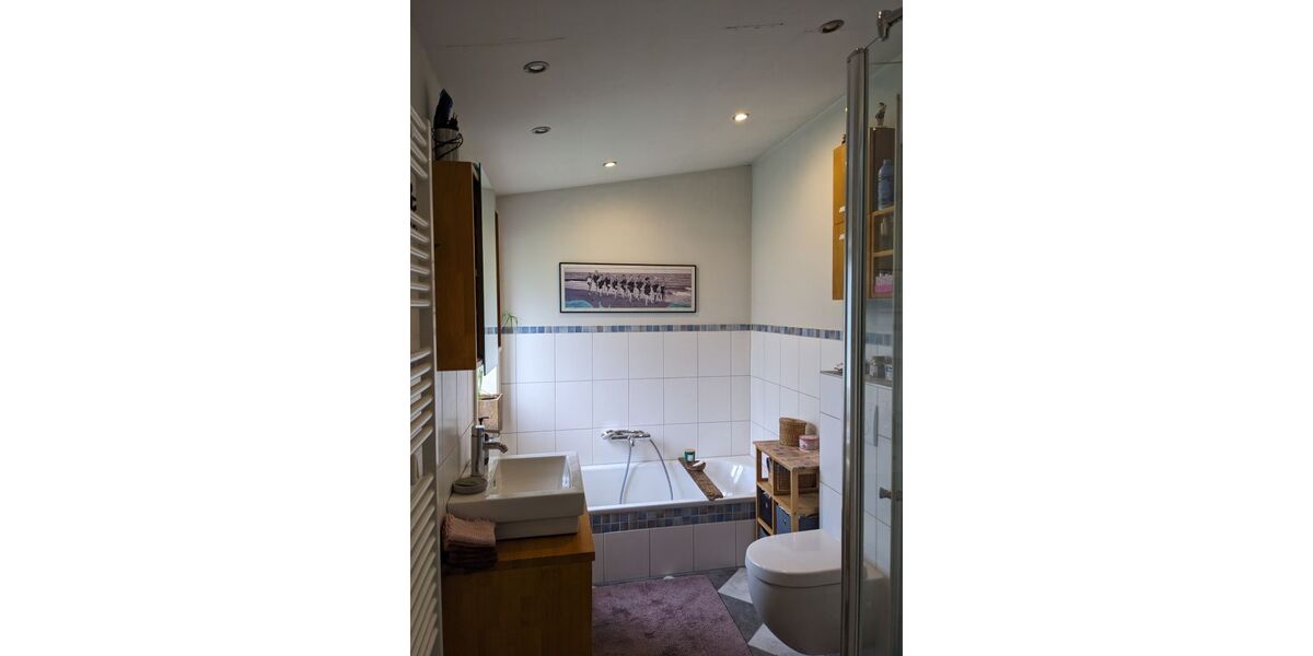 Badezimmer EG Wanne Fenster Westseite