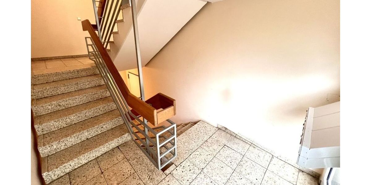 Treppenhaus Eingangsbereich ...