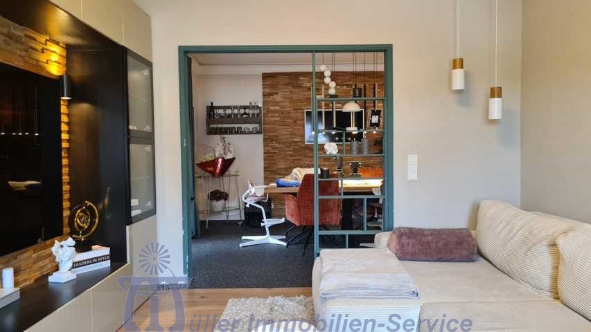 Foto 20_Wohnzimmer mit Blick zum Esszimmer