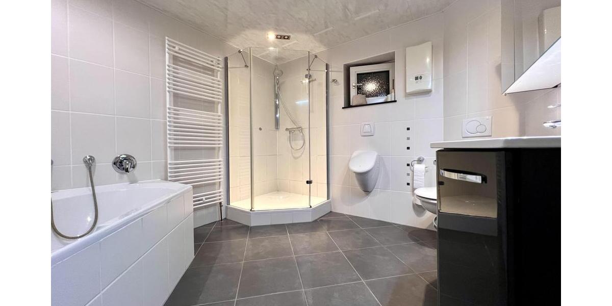 Modernes Badezimmer