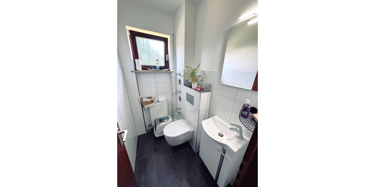 separates WC
