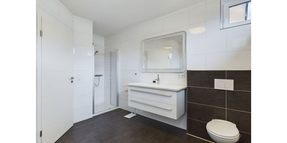 Großes Badezimmer