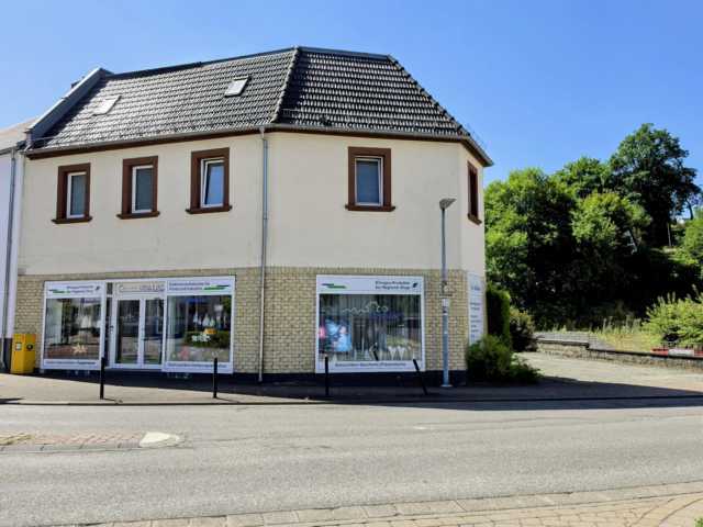 2-Familienhaus mit attraktiver Gewerbefläche in prominenter Lage - Mehrfamilienhaus, Wohnhaus Homburg | Angebot:27003328