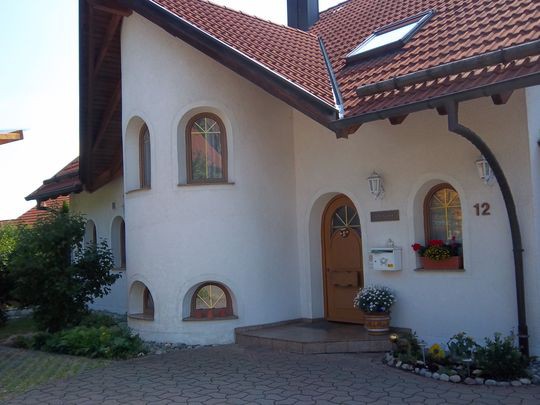 Provisionsfrei* ZFH: 5 ZiWo + 4 ZiWo, 3 Ebenen, Grund 802 m² in 89173 Lonsee zu verkaufen. - Zweifamilienhaus Lonsee | Angebot:26781319