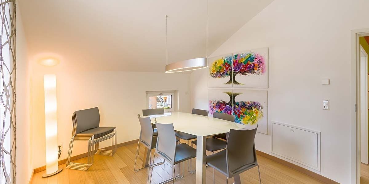 Modernes Büro mit Raumfluss