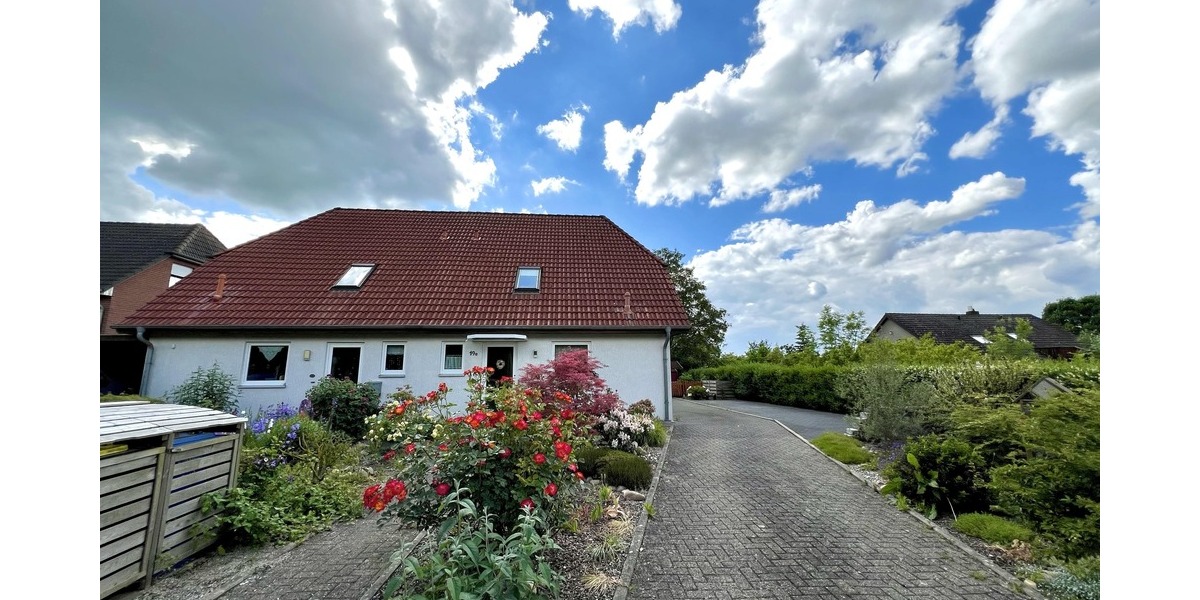 Doppelhaushälfte rechts /Stellplätze