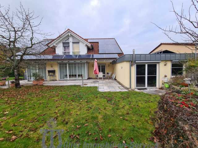 Foto 2_Rückansicht mit Doppelgarage