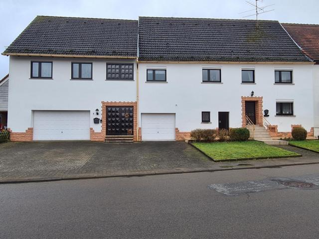 Großzügiges gepflegtes 2-Familienhaus Nähe Schönenberg-Kübelberg - Mehrfamilienhaus, Wohnhaus Schönenberg-Kübelberg | Angebot:26991759