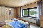 Platz ohne Grenzen: Zweifamilienhaus mit Halle für Familie & Anleger - Zweifamilienhaus Weinbach | Angebot:25025563