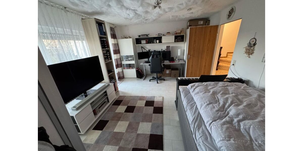 018 Schlafzimmer UG