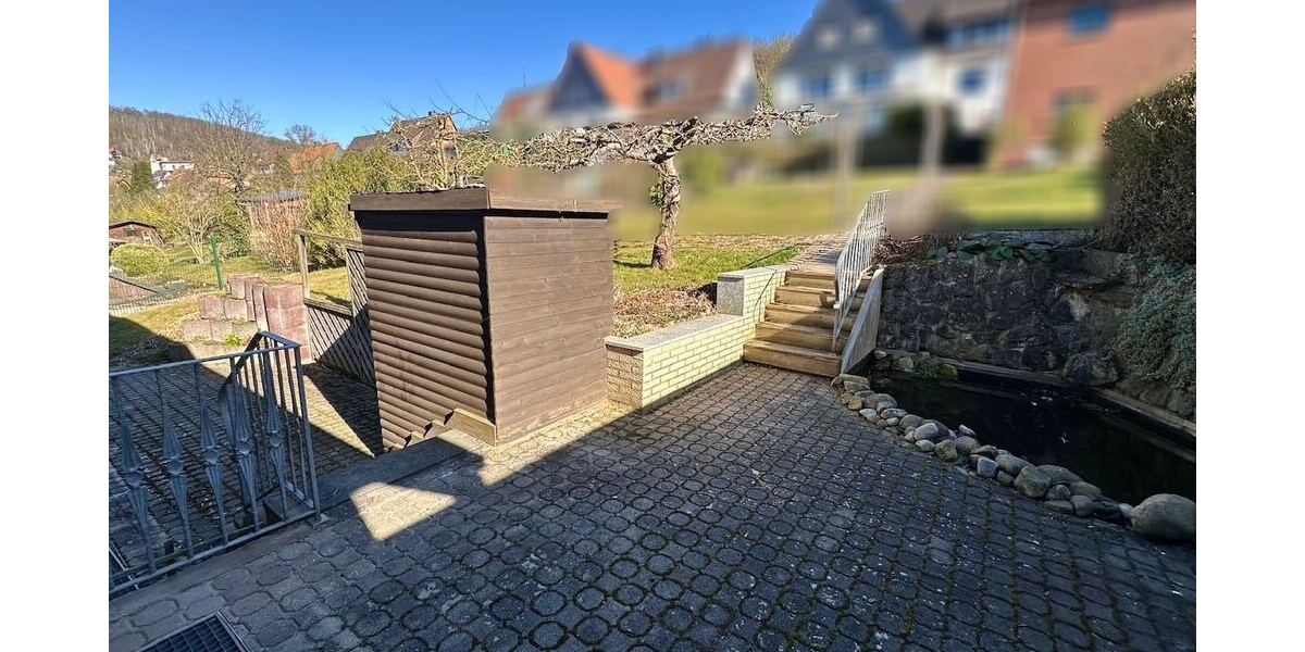 und Terrassen-/Gartenbereich.