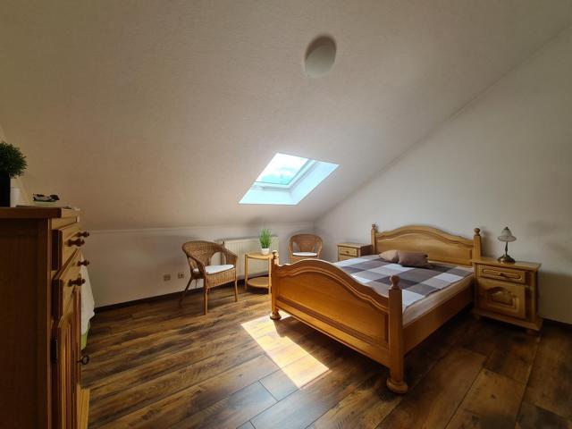 Foto 25_Schlafzimmer DG