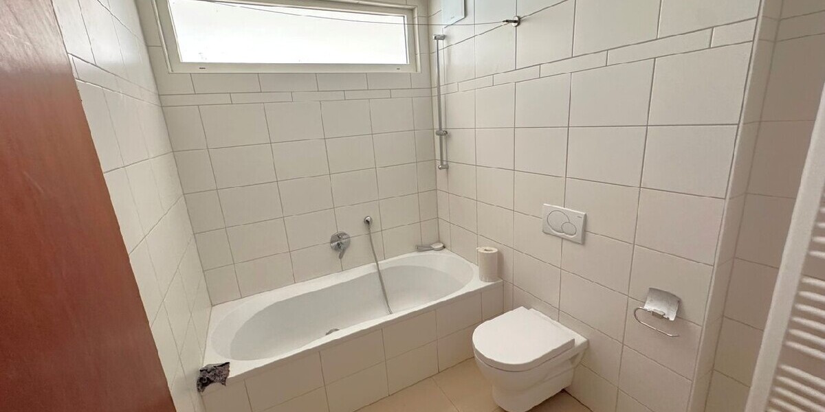 TGL-Bad mit Wanne und...
