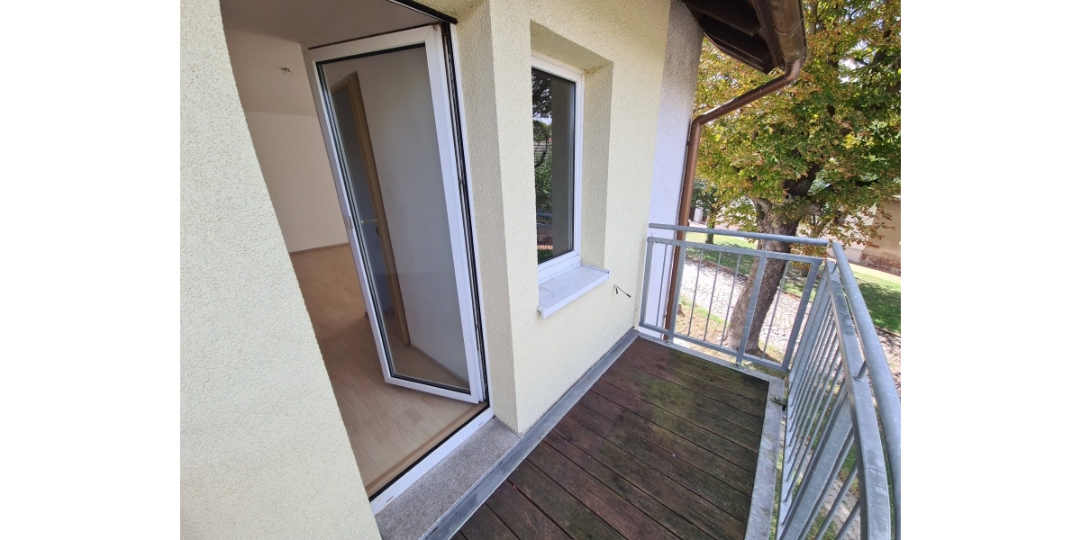 Zugang vom Wohnzimmer zum Balkon