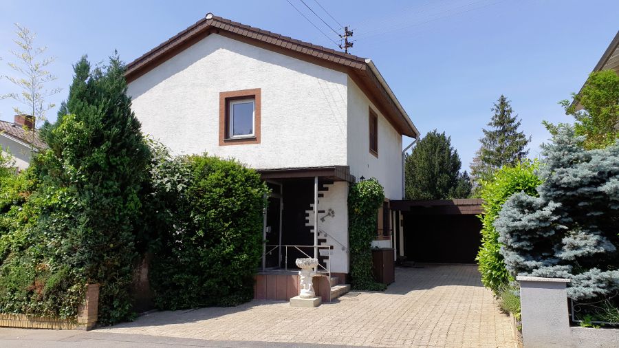 Haus Einfahrt und Garage