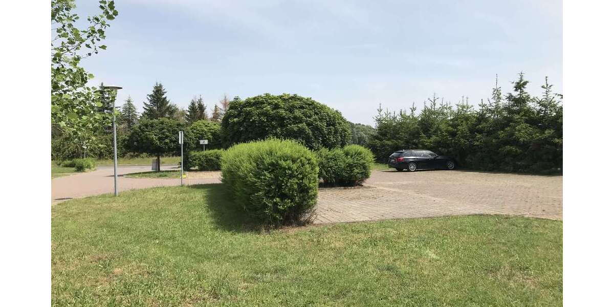 gepflegter Parkplatz