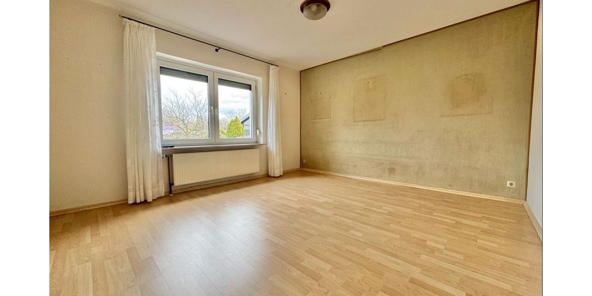 Großzügiges Schlafzimmer (EG)