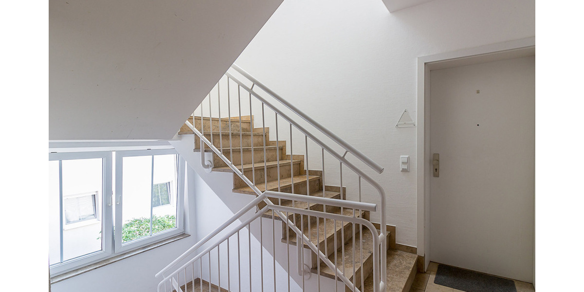Treppenhaus-Wohnung-am-Krähenfeld-8-MArkkleeberg