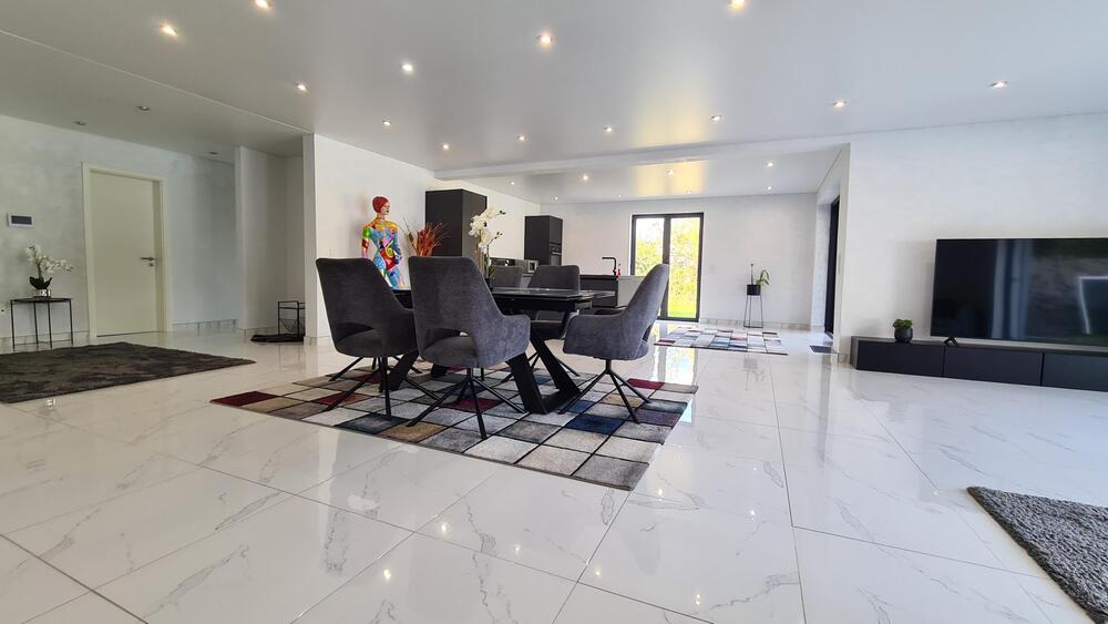 Foto 10_Wohn-Esszimmer mit offener Küche