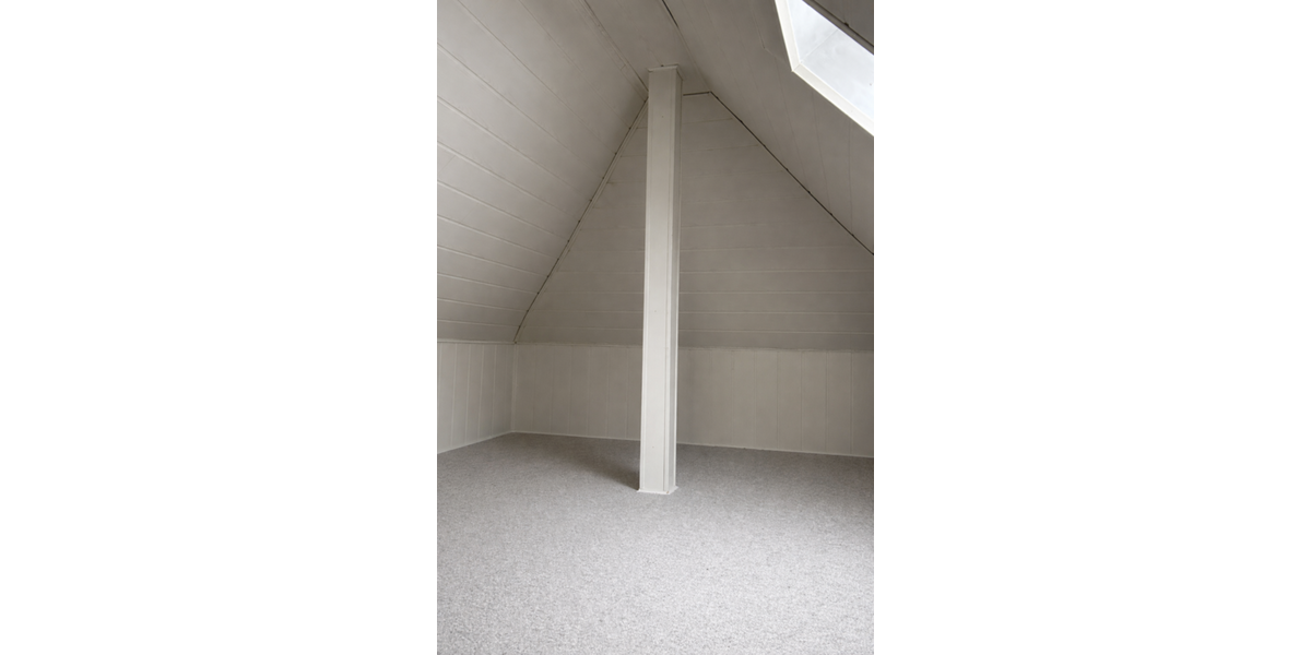 Kleiner Spitzboden über der Garage