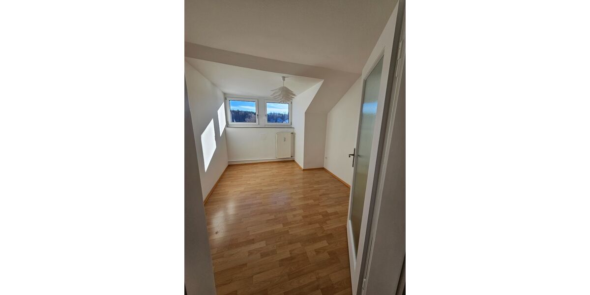 traumhafte Wohnung über den Dächern von Traunstein südwest - Dachgeschoßwohnung Traunstein Gemarkung Traunstein | Angebot:27157986