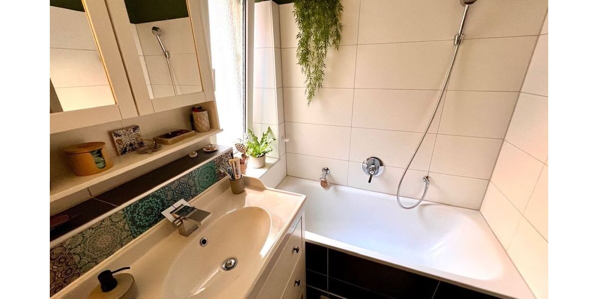 Bad mit Wanne ...