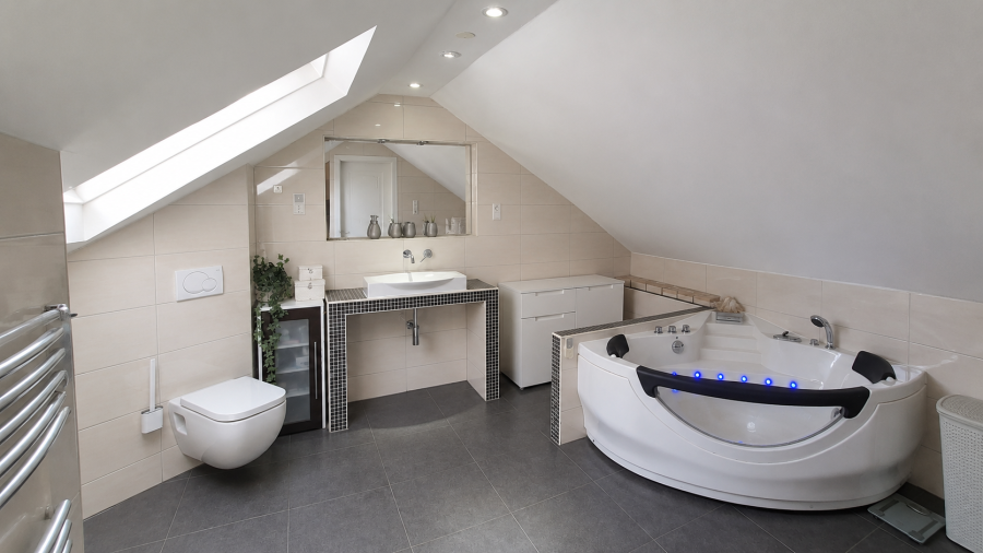 14_OG_Wohnung_Bad_Whirlpool_1
