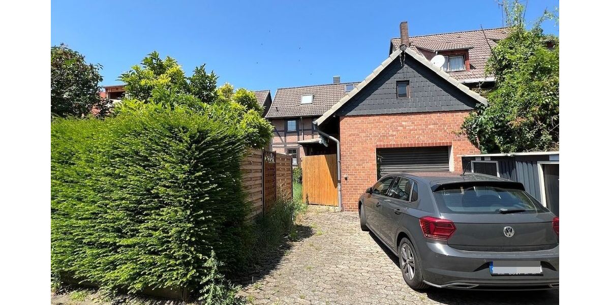 Garage und Stellplatz
