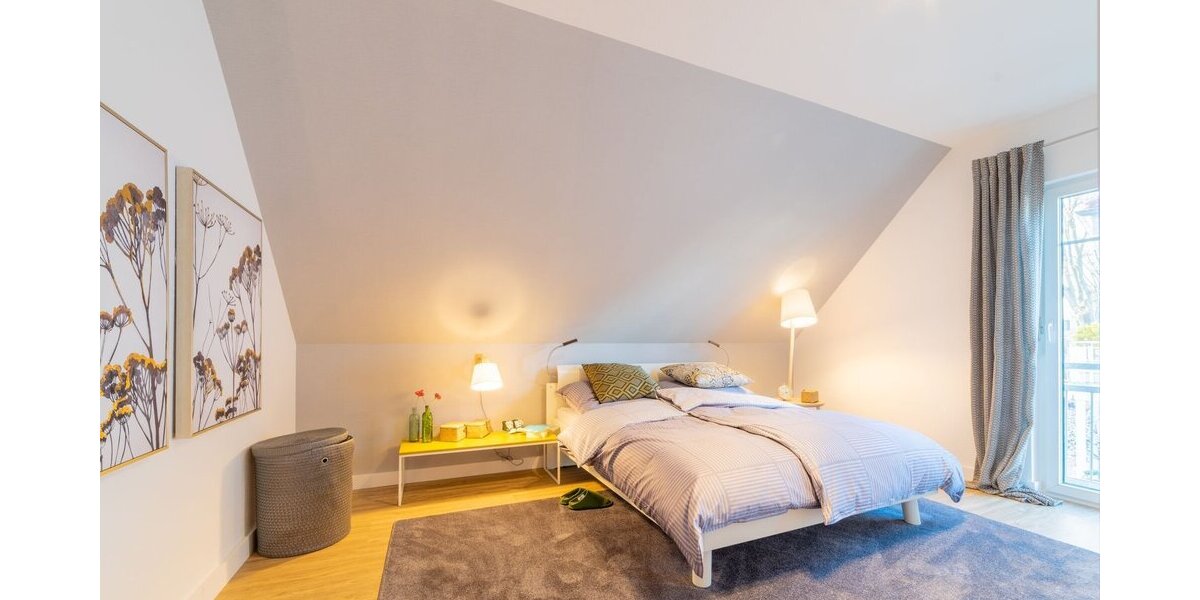 Helles Dachzimmer mit Wohlfühl