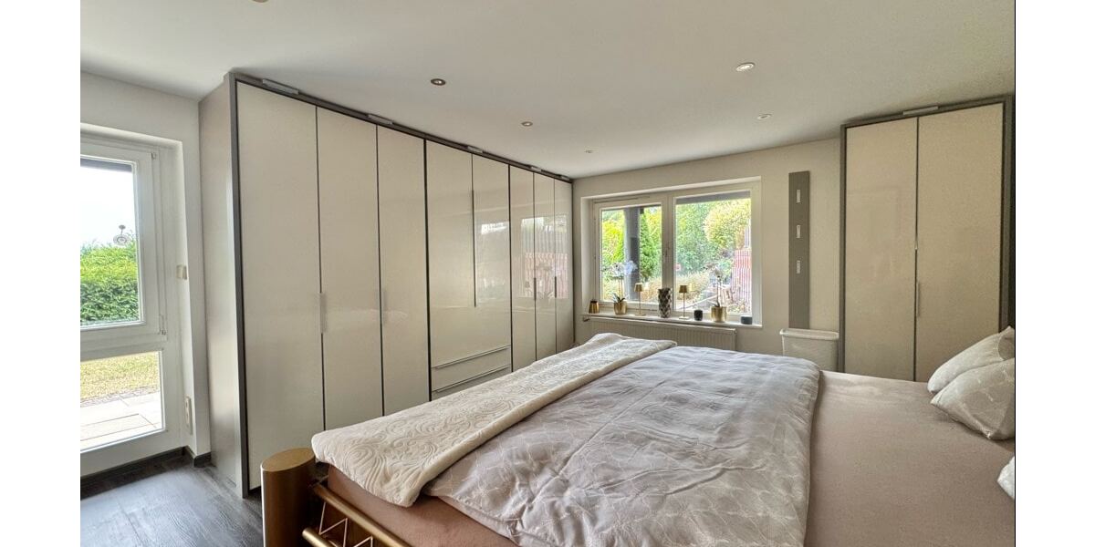 Großes Schlafzimmer (KG)